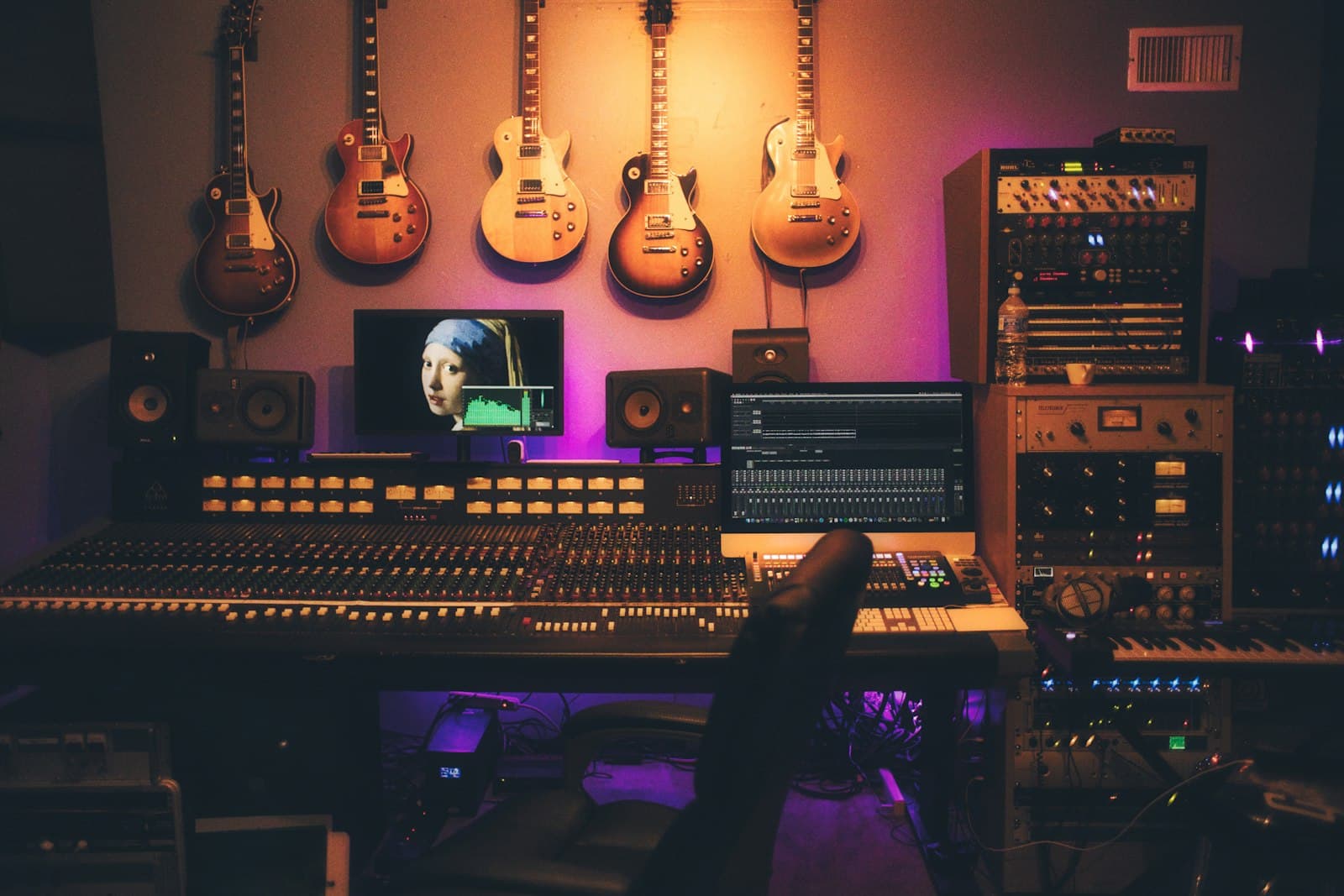 The Akkini FM control room at Neugasse 60, Zürich